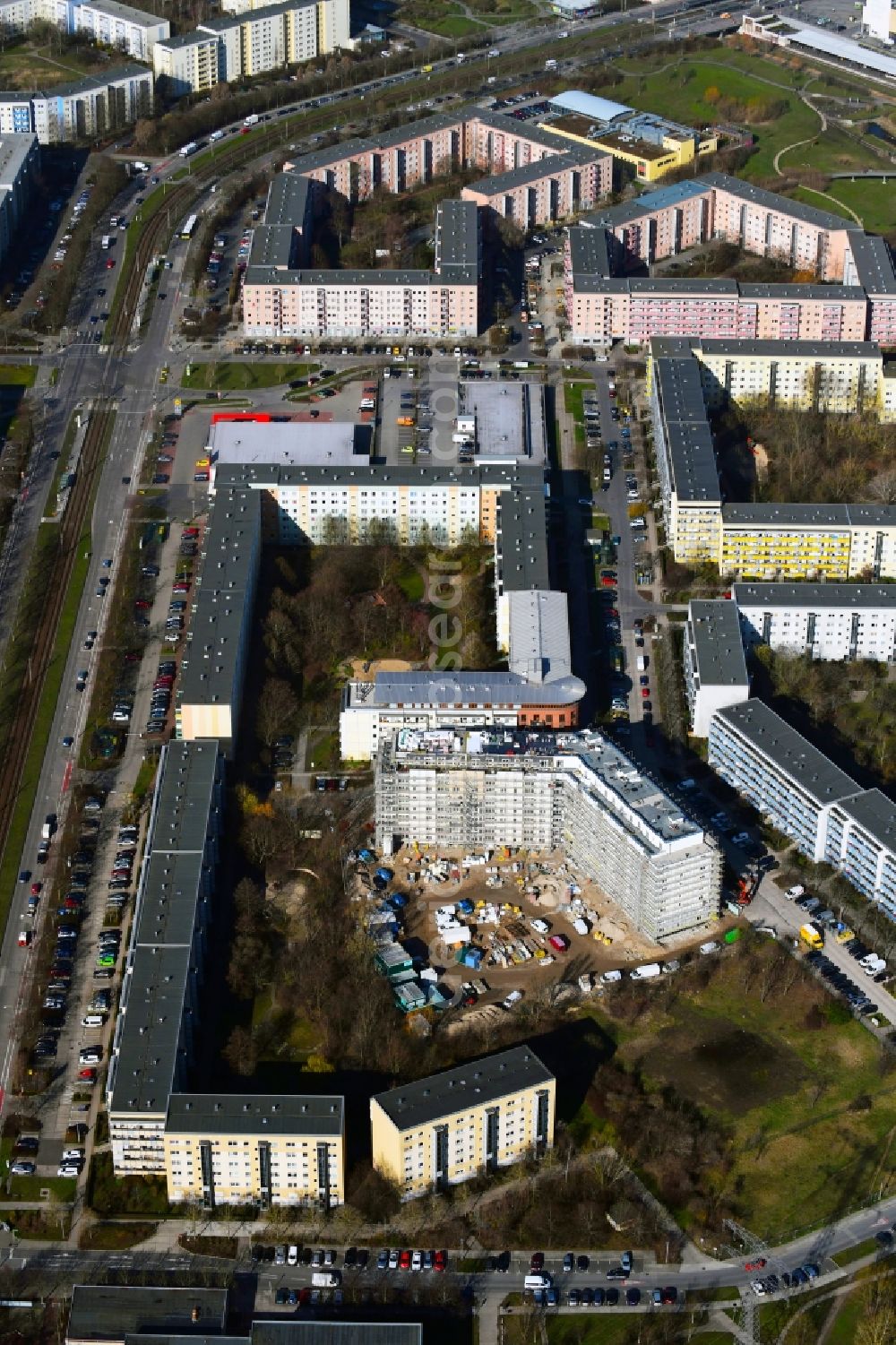Berlin from the bird's eye view: Construction site to build a new multi-family residential complex Martin-Riesenburger-Strasse in the district Hellersdorf in Berlin, Germany