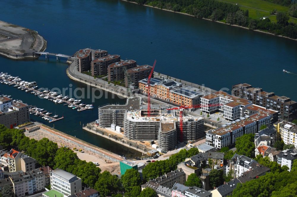 Mainz from the bird's eye view: Construction site to build a new multi-family residential complex PANDION DOXX on the Suedmole in Alten Zollhafen in the district Neustadt in Mainz in the state Rhineland-Palatinate, Germany