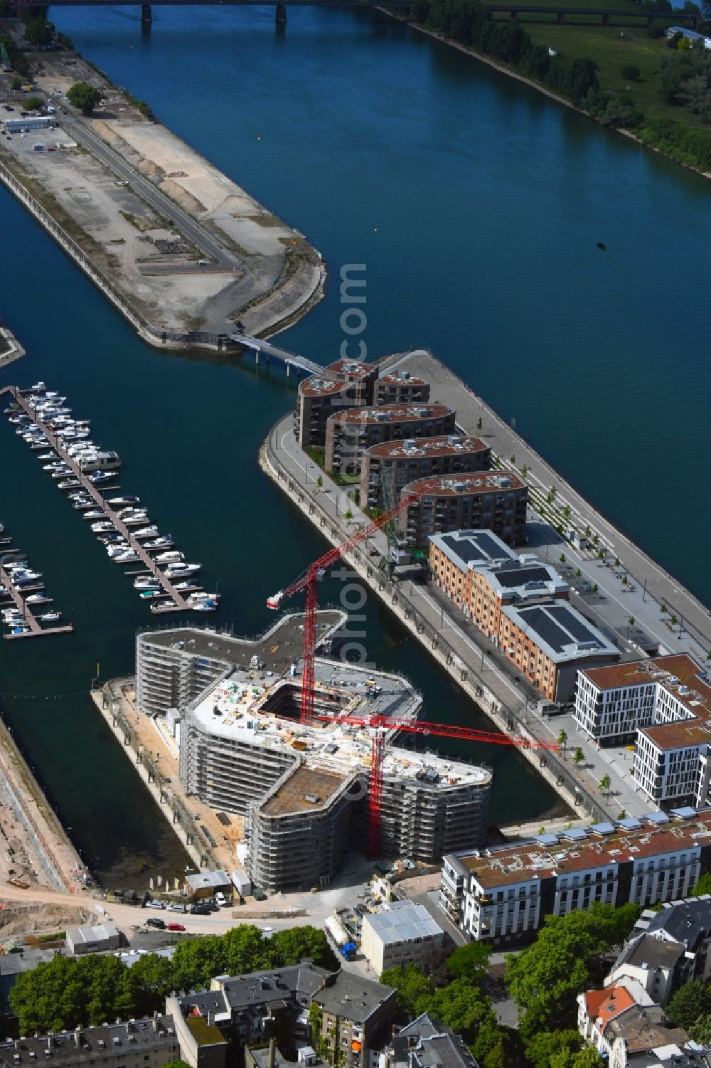 Aerial image Mainz - Construction site to build a new multi-family residential complex PANDION DOXX on the Suedmole in Alten Zollhafen in the district Neustadt in Mainz in the state Rhineland-Palatinate, Germany