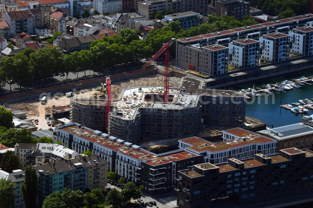 Aerial image Mainz - Construction site to build a new multi-family residential complex PANDION DOXX on the Suedmole in Alten Zollhafen in the district Neustadt in Mainz in the state Rhineland-Palatinate, Germany