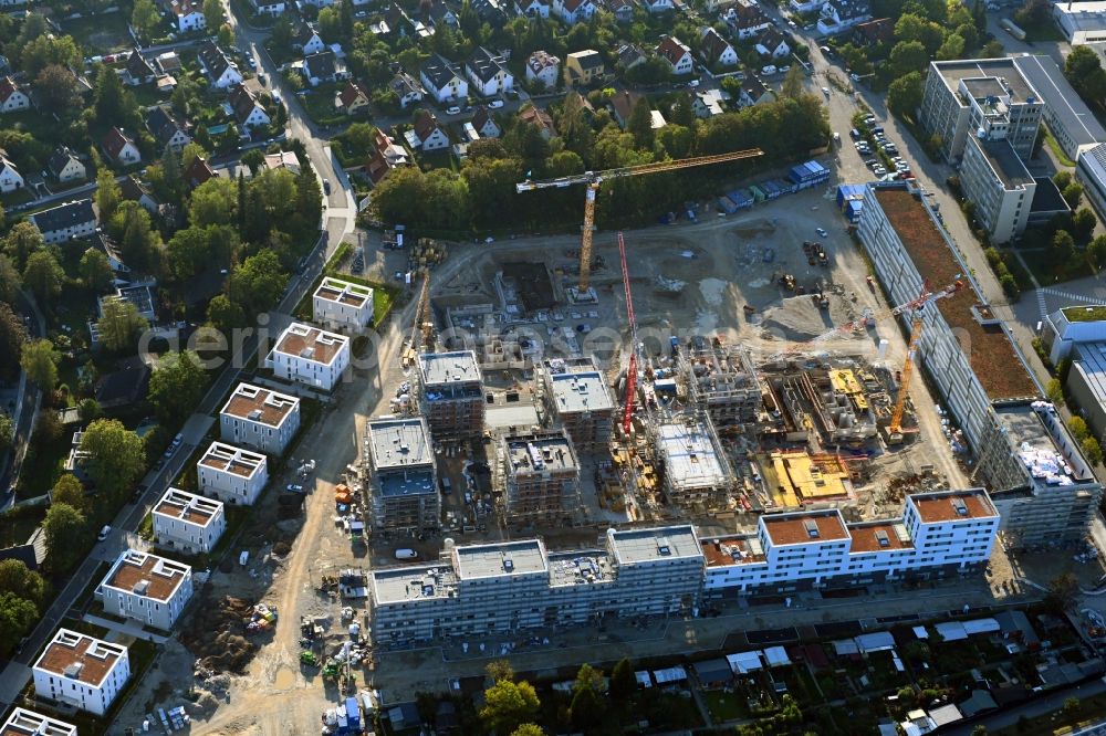 München from the bird's eye view: Construction site to build a new multi-family residential complex Paosopark on Michael - Oechsner - Strasse - Trimburgstrasse - Clara-Schuhmann-Strasse in the district Freiham in Munich in the state Bavaria, Germany