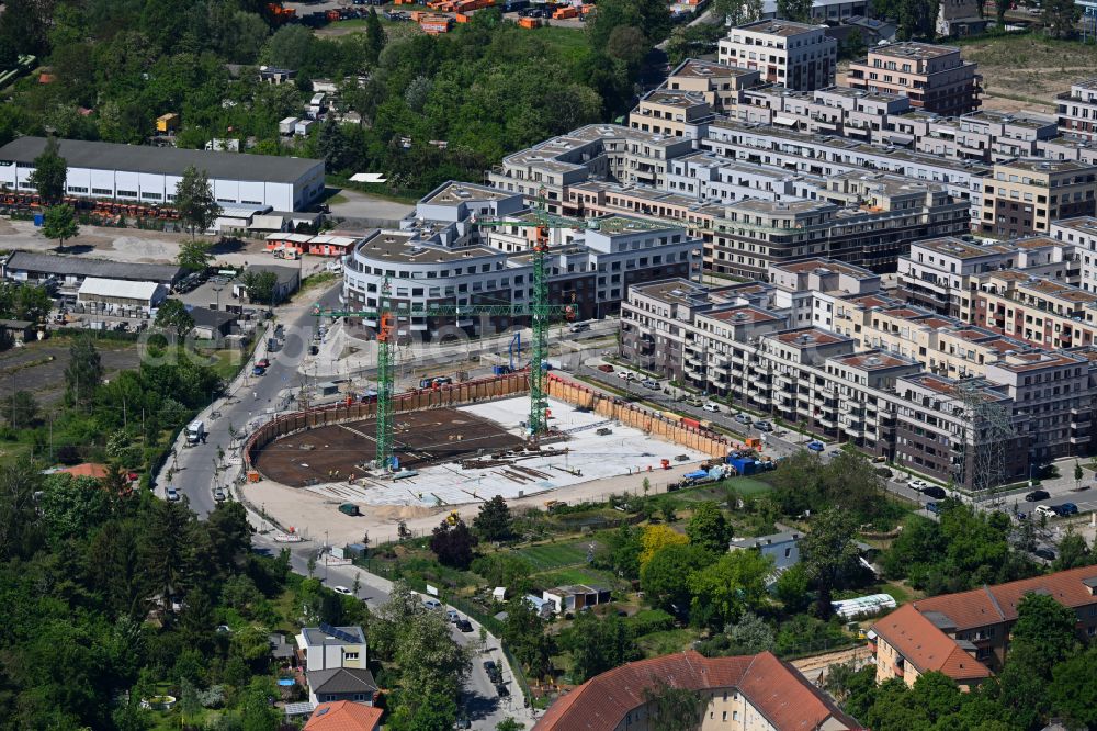 Aerial image Berlin - Construction site to build a new multi-family residential complex Parkstadt Karlshorst between Blockdammweg, Trautenauer Strasse on street Georg-Klingenberg-Strasse in the district Karlshorst in Berlin, Germany