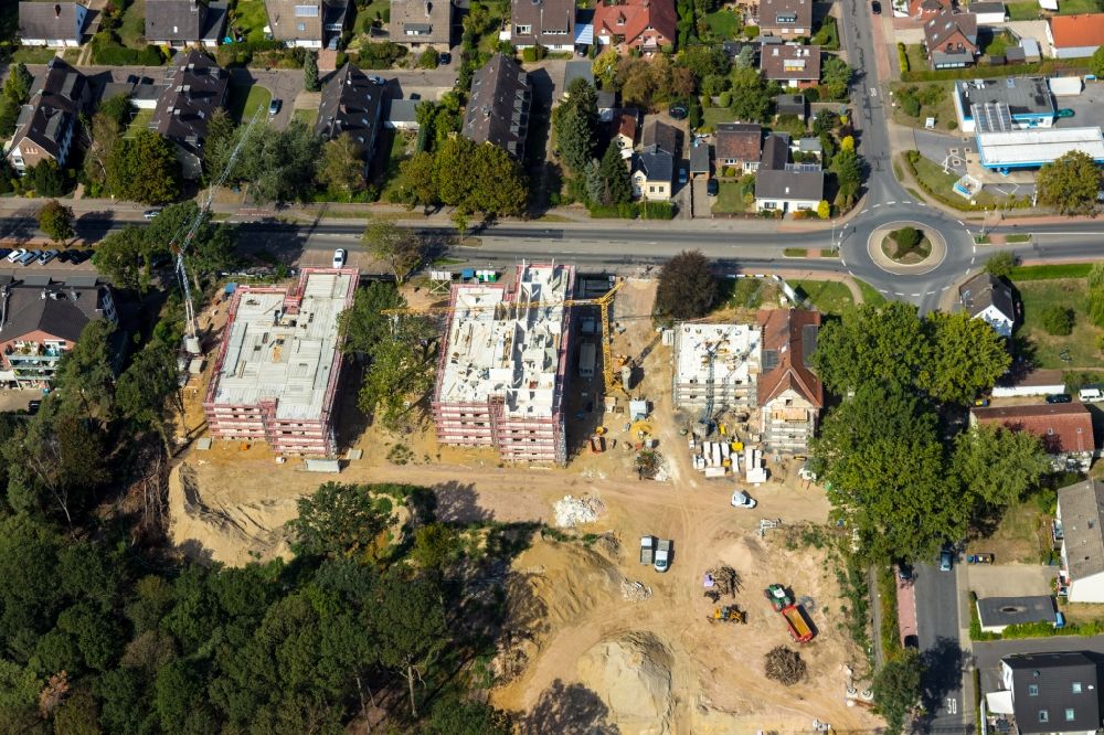 Voerde (Niederrhein) from above - Construction site to build a new multi-family residential complex Pestalozziquartier on Alexanderstrasse - Bahnhofstrasse in Voerde (Niederrhein) in the state North Rhine-Westphalia, Germany