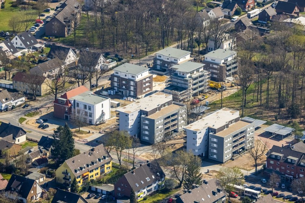 Aerial image Voerde (Niederrhein) - Construction site to build a new multi-family residential complex Pestalozziquartier on Alexanderstrasse - Bahnhofstrasse in Voerde (Niederrhein) in the state North Rhine-Westphalia, Germany