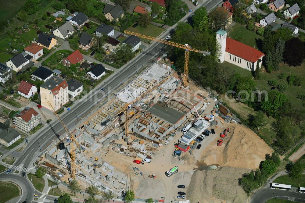 Aerial photograph Teltow - Construction site to build a new multi-family residential complex Quartier on Kirchplatz on Ruhlsdorfer Strasse in Teltow in the state Brandenburg, Germany