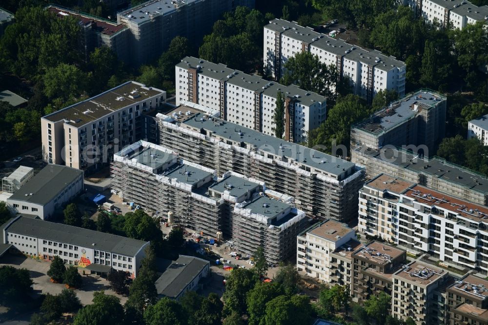 Aerial photograph Berlin - Construction site to build a new multi-family residential complex Quartier Luisenpark on Stallschreiberstrasse - Alexandrinenstrasse in the district Mitte in Berlin, Germany