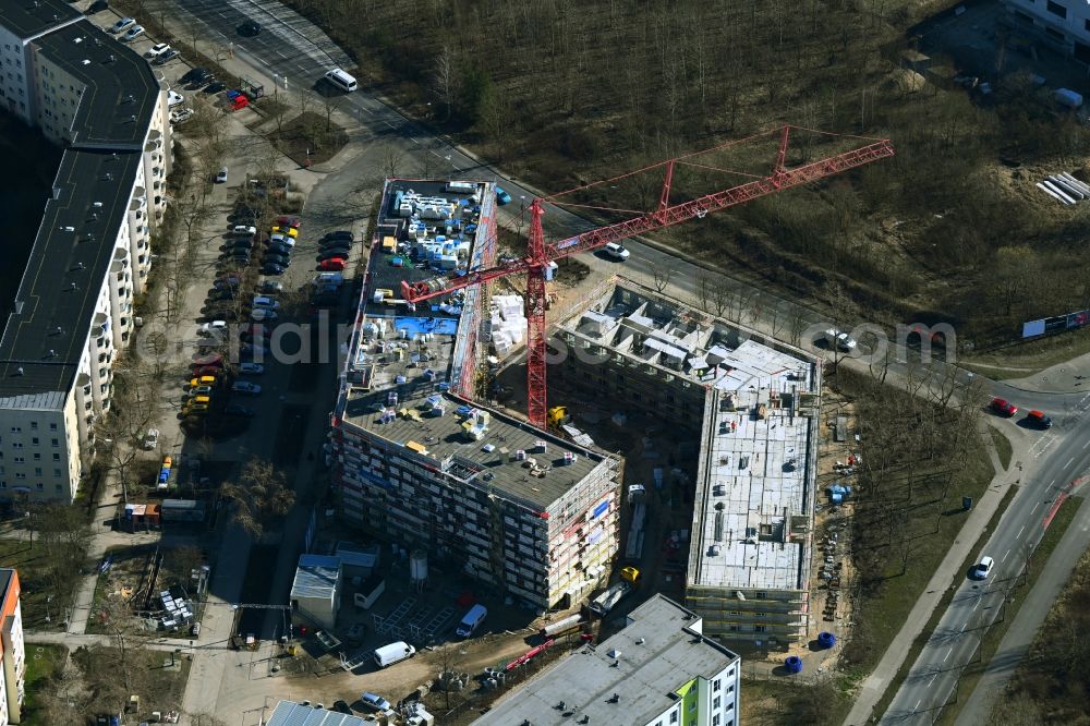 Berlin from the bird's eye view: Construction site to build a new multi-family residential complex on Seehausener Strasse corner Pablo-Picasso-Strasse in the district Hohenschoenhausen in Berlin, Germany