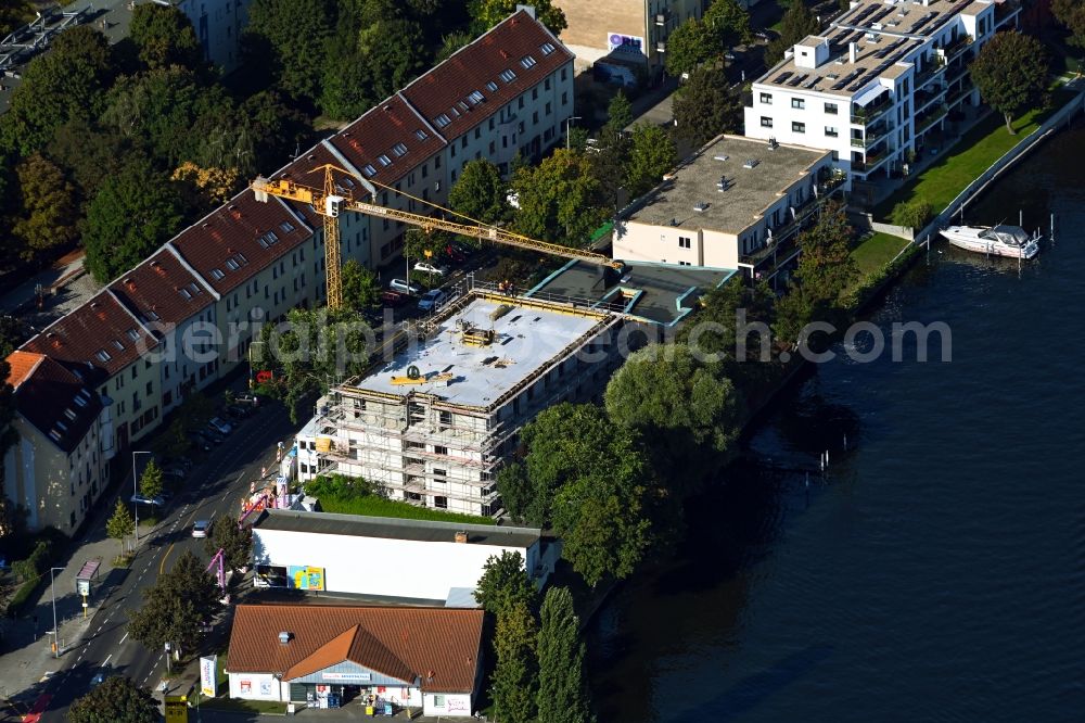 Aerial photograph Berlin - Construction site to build a new multi-family residential complex SPREEblau Berlin-Schoeneweide on Schnellerstrasse in the district Niederschoeneweide in Berlin, Germany