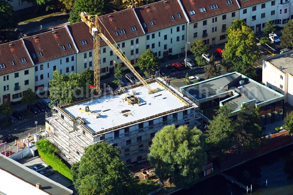 Aerial photograph Berlin - Construction site to build a new multi-family residential complex SPREEblau Berlin-Schoeneweide on Schnellerstrasse in the district Niederschoeneweide in Berlin, Germany