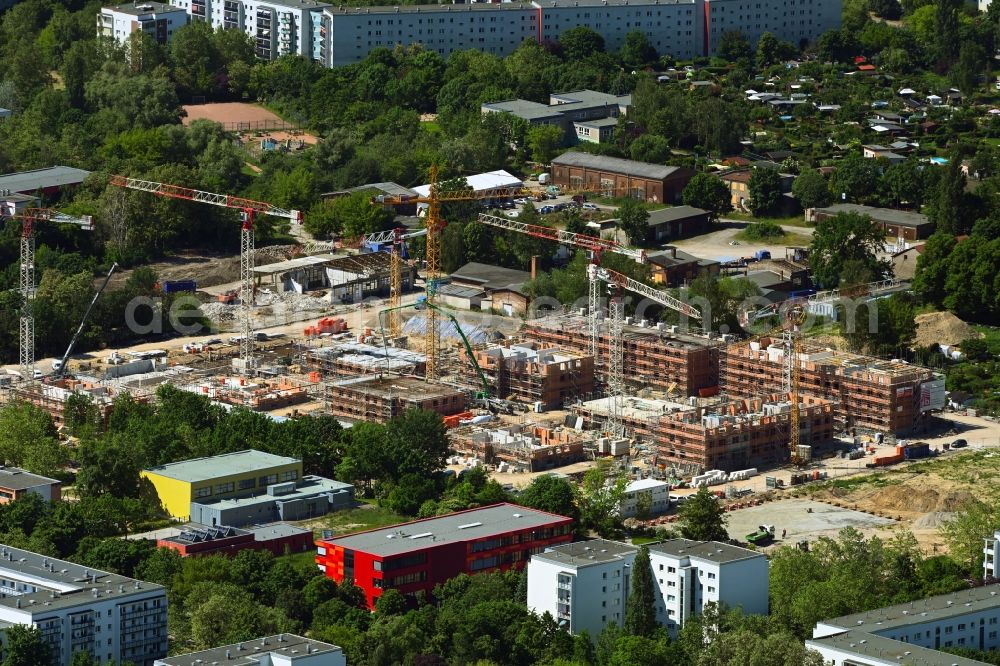 Berlin from the bird's eye view: Construction site to build a new multi-family residential complex Stadtgut on street Alt-Hellersdorf - Havellaender Ring in the district Hellersdorf in Berlin, Germany