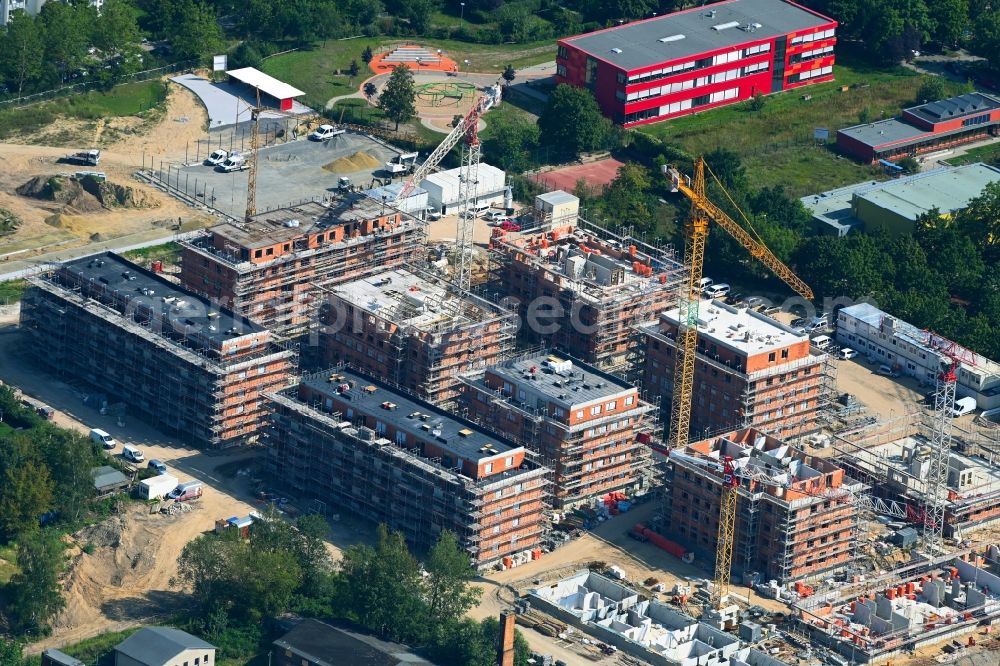 Aerial image Berlin - Construction site to build a new multi-family residential complex Stadtgut on street Alt-Hellersdorf - Havellaender Ring in the district Hellersdorf in Berlin, Germany