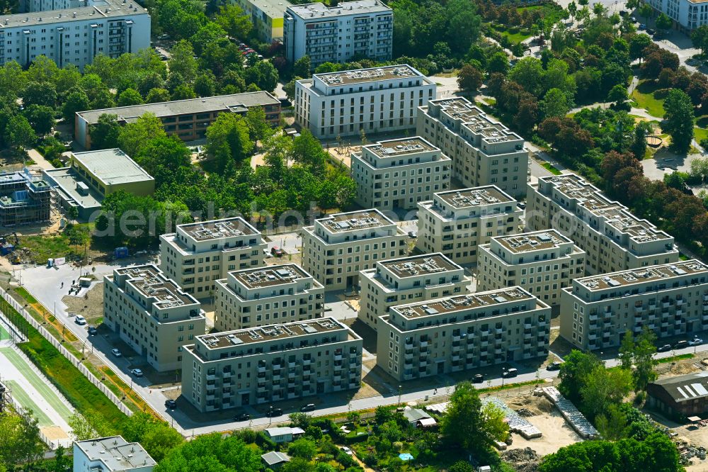 Aerial photograph Berlin - Construction site to build a new multi-family residential complex Stadtgut on street Alt-Hellersdorf - Havellaender Ring - Eva-Strittmatter-Strasse in the district Hellersdorf in Berlin, Germany
