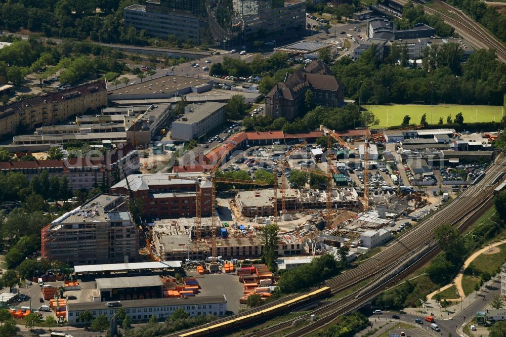 Aerial photograph Berlin - Construction site to build a new multi-family residential complex Stadtquartier Suedkreuz on Gotenstrasse - Tempelhofer Weg in the district Schoeneberg in Berlin, Germany