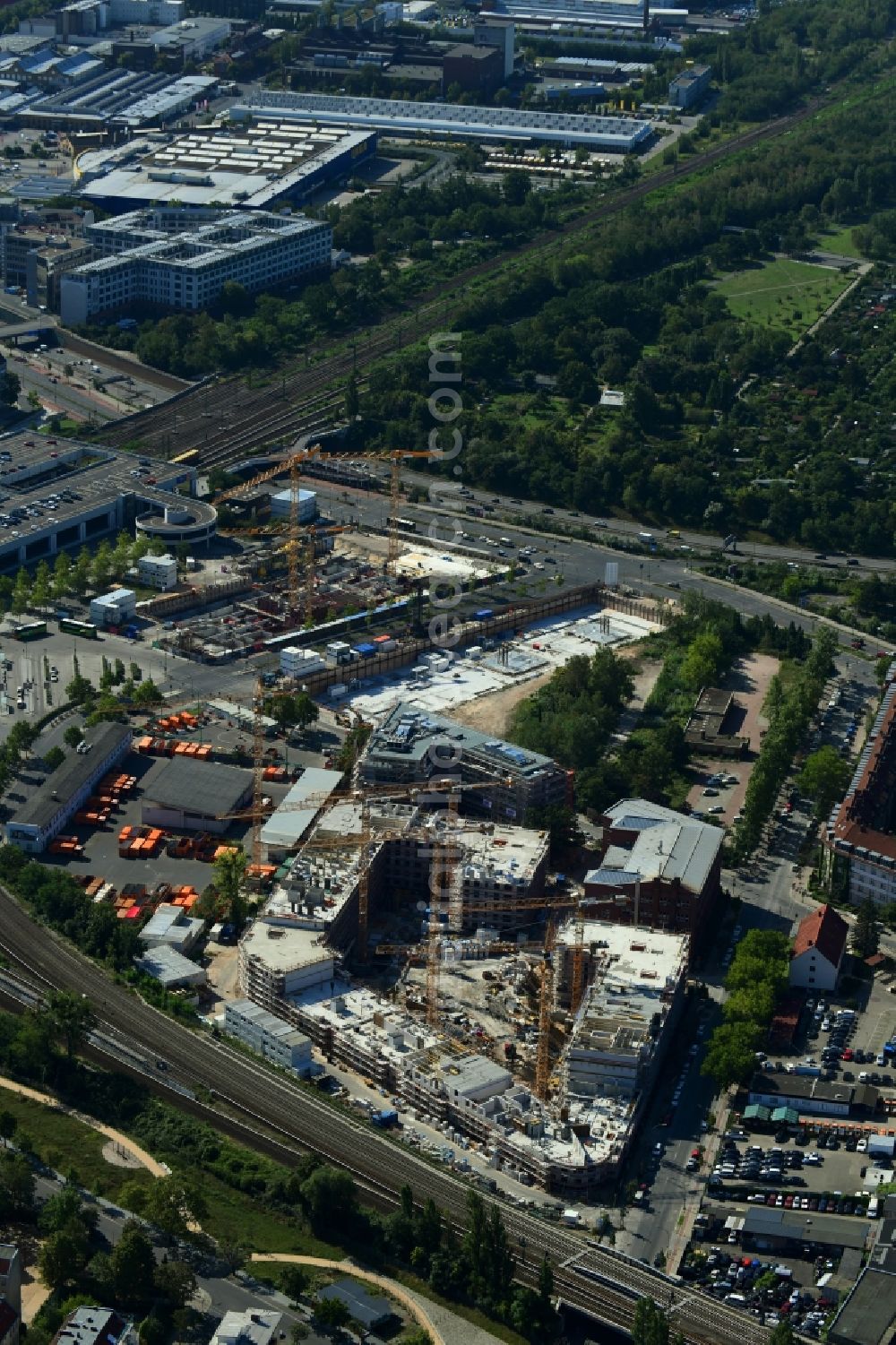 Berlin from above - Construction site to build a new multi-family residential complex Stadtquartier Suedkreuz on Gotenstrasse - Tempelhofer Weg in the district Schoeneberg in Berlin, Germany