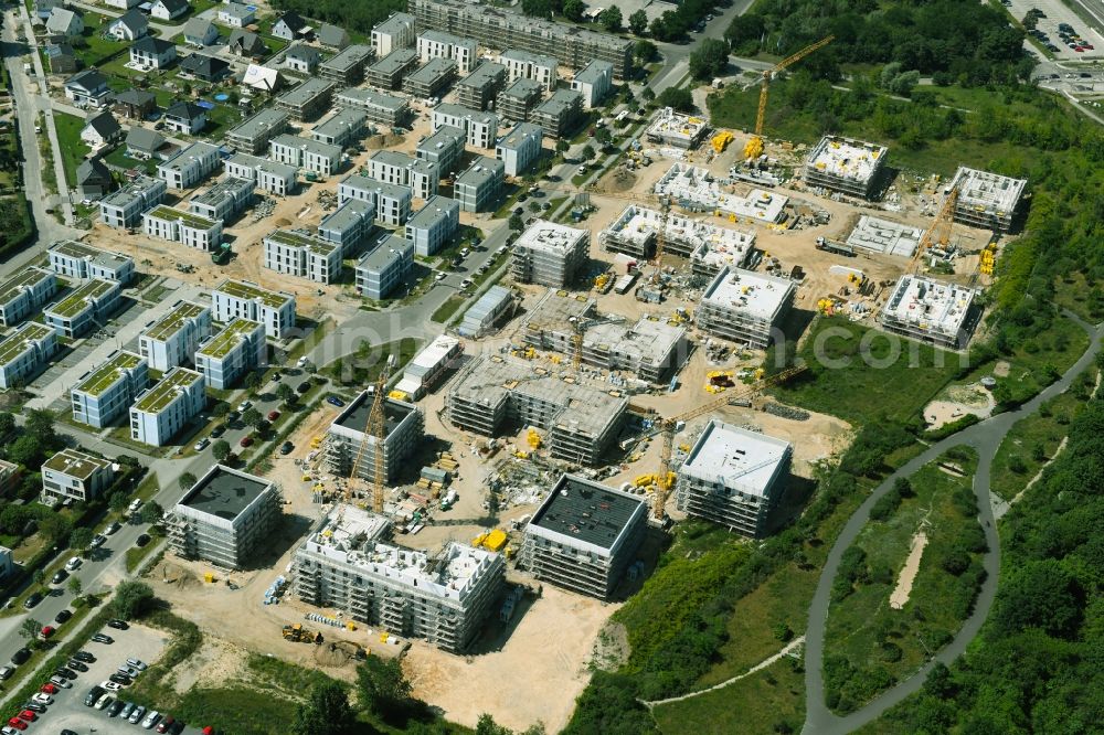Berlin from above - Construction site to build a new multi-family residential complex on Sternbluetenweg in the district Bohnsdorf in Berlin, Germany