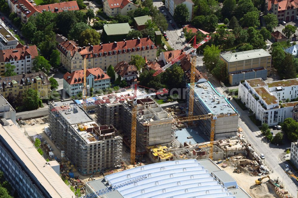 München from the bird's eye view: Construction site to build a new multi-family residential complex Toelzer Strasse - Plinganserstrasse - Deckelhalle in the district Obersendling in Munich in the state Bavaria, Germany