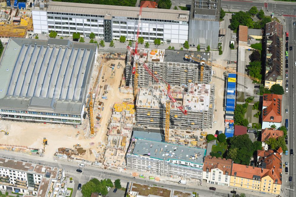 München from the bird's eye view: Construction site to build a new multi-family residential complex Toelzer Strasse - Plinganserstrasse - Deckelhalle in the district Obersendling in Munich in the state Bavaria, Germany