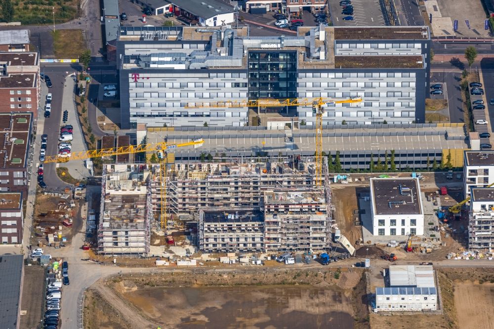 Aerial photograph Düsseldorf - Construction site to build a new multi-family residential complex Vierzig549 on Romy-Schneider-Strasse - Boehlerstrasse - Willstaetterstrasse in the district Heerdt in Duesseldorf in the state North Rhine-Westphalia, Germany