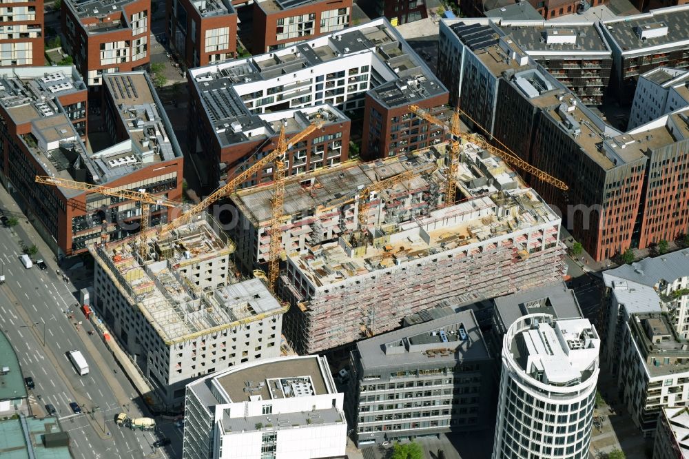 Aerial photograph Hamburg - Construction site to build a new multi-family residential complex Am Sandtorpark - Tokiostrasse comany Max Boegl in the district Hafencity in Hamburg