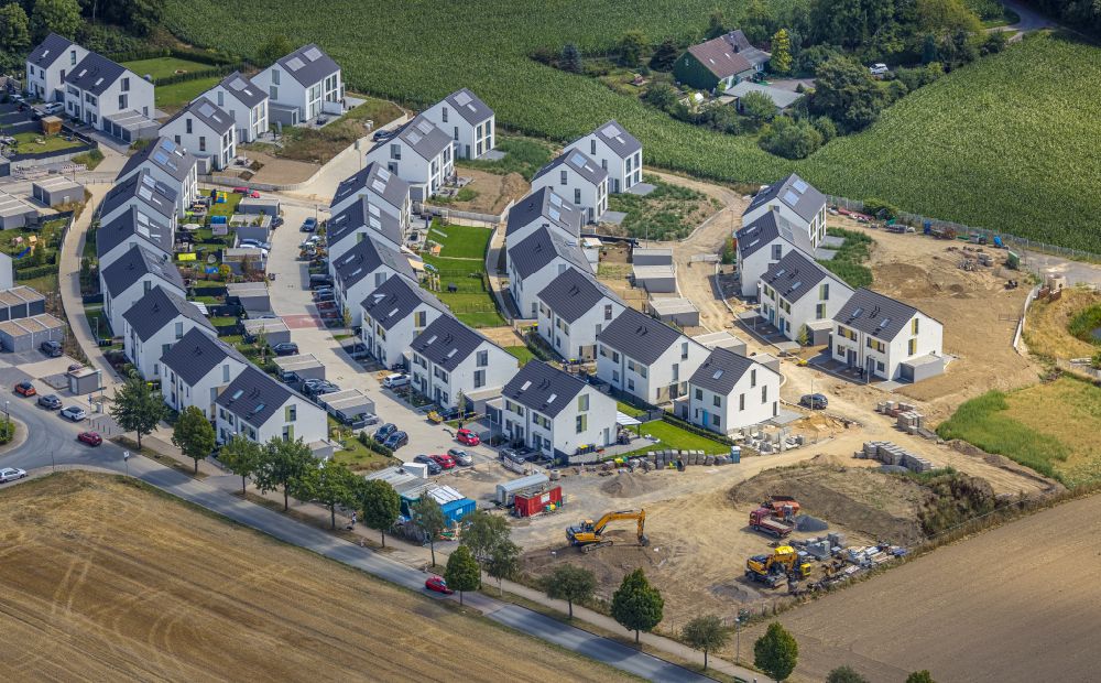Velbert from the bird's eye view: Construction site to build a new multi-family residential complex Wimmersberger Suedblick in the district Neviges in Velbert in the state North Rhine-Westphalia, Germany