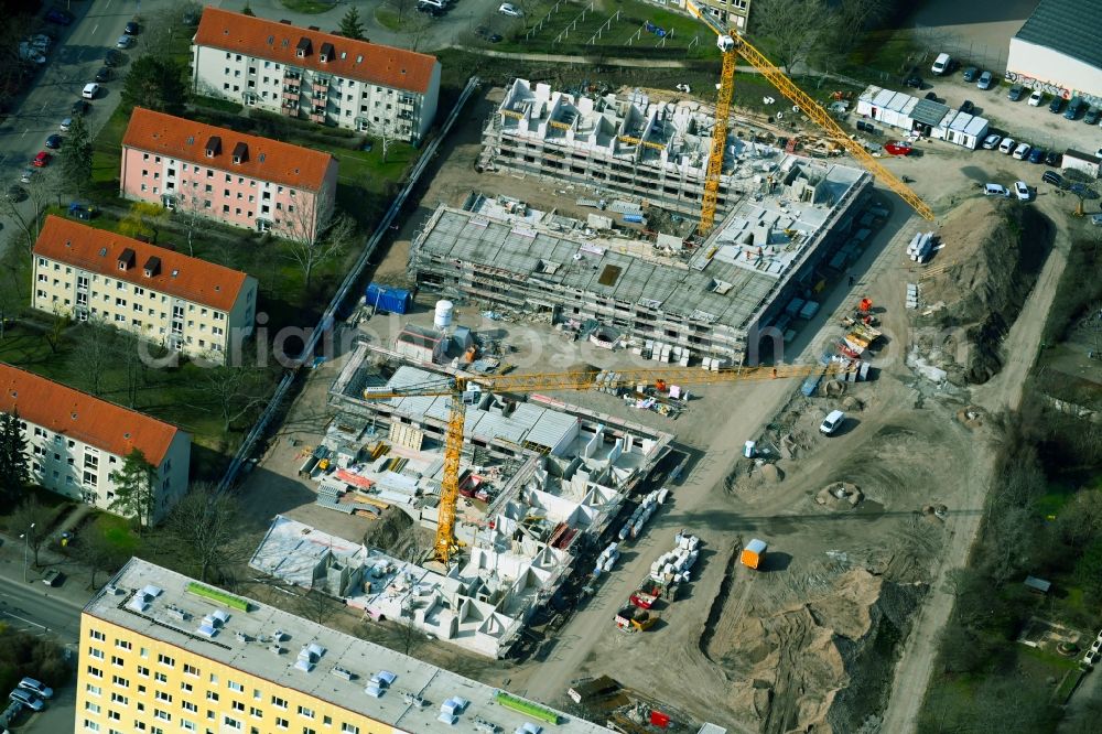 Erfurt from the bird's eye view: Construction site to build a new multi-family residential complex WOHNEN on BUeRGERPARK on street Friedrich-Engels-Strasse in the district Johannesplatz in Erfurt in the state Thuringia, Germany