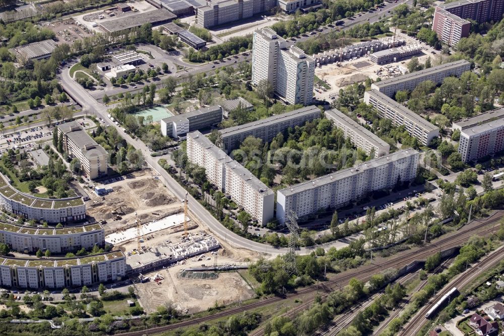 Aerial photograph Berlin - Construction site of a new multi-family residential area with apartment buildings on Gensinger Strasse in the Lichtenberg district of Berlin, Germany