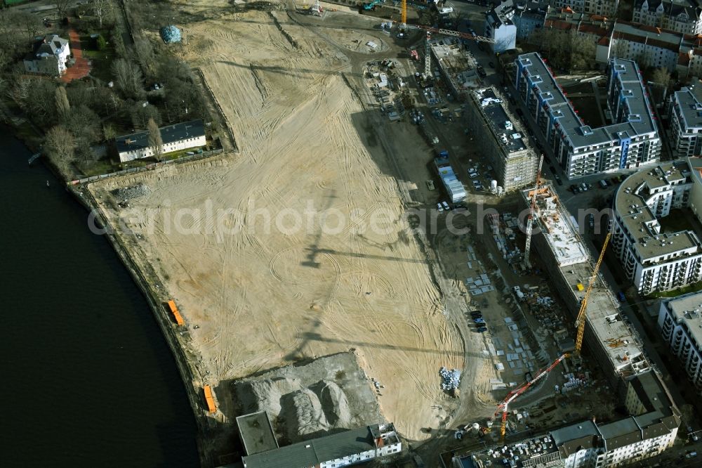Aerial photograph Berlin - Construction site for the construction of an apartment building WOHNWERK am Spreeknie by BUWOG Bautraeger GmbH between Spreestrasse, Fliessstrasse and Hasselwerder Strasse in the Schoeneweide district in Berlin, Germany