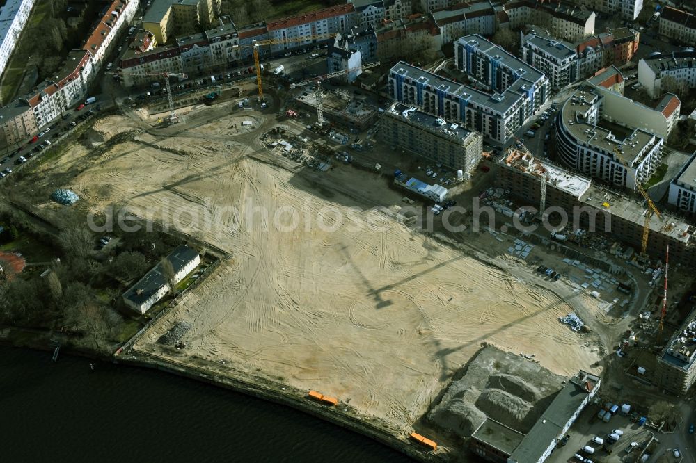 Aerial image Berlin - Construction site for the construction of an apartment building WOHNWERK am Spreeknie by BUWOG Bautraeger GmbH between Spreestrasse, Fliessstrasse and Hasselwerder Strasse in the Schoeneweide district in Berlin, Germany