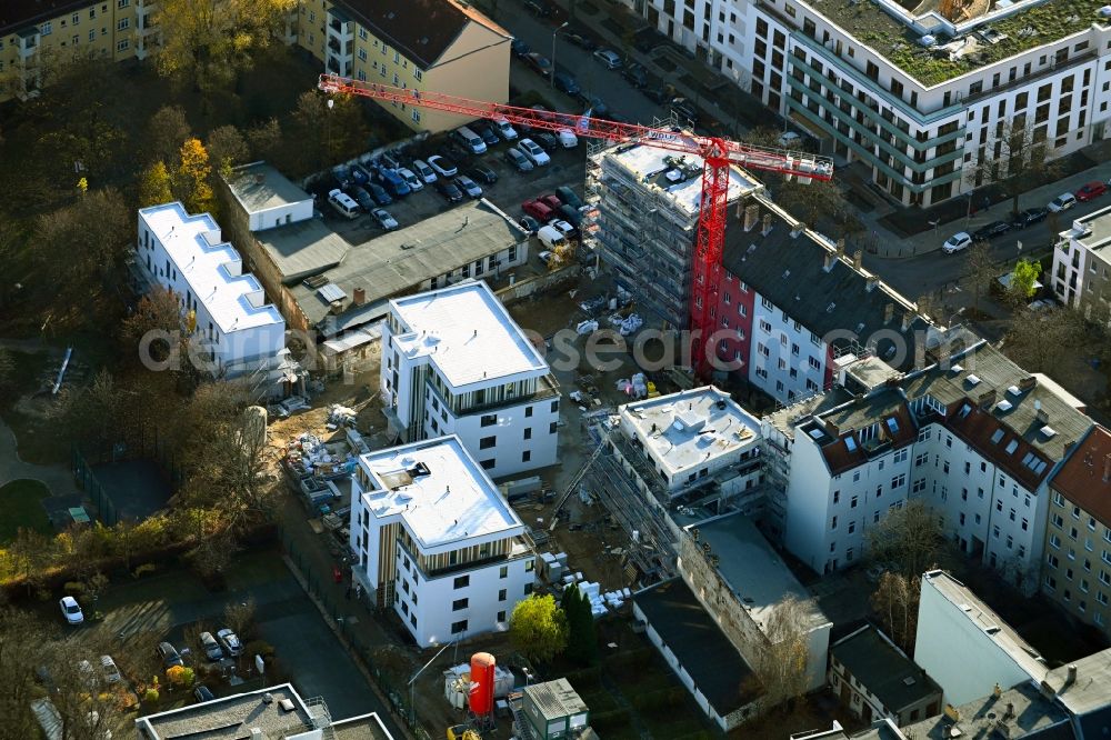 Berlin from the bird's eye view: Construction site to build a new multi-family residential complex on Simon-Bolivar-Strasse in the district Hohenschoenhausen in Berlin, Germany