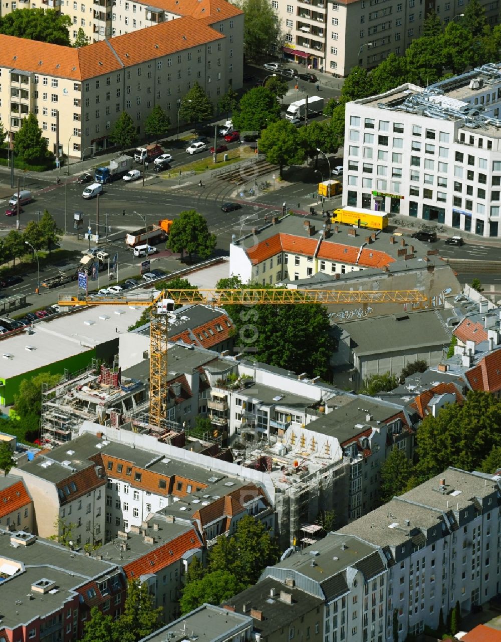 Aerial image Berlin - Construction site to build a new multi-family residential complex on Lehderstrasse in the district Prenzlauer Berg in Berlin, Germany