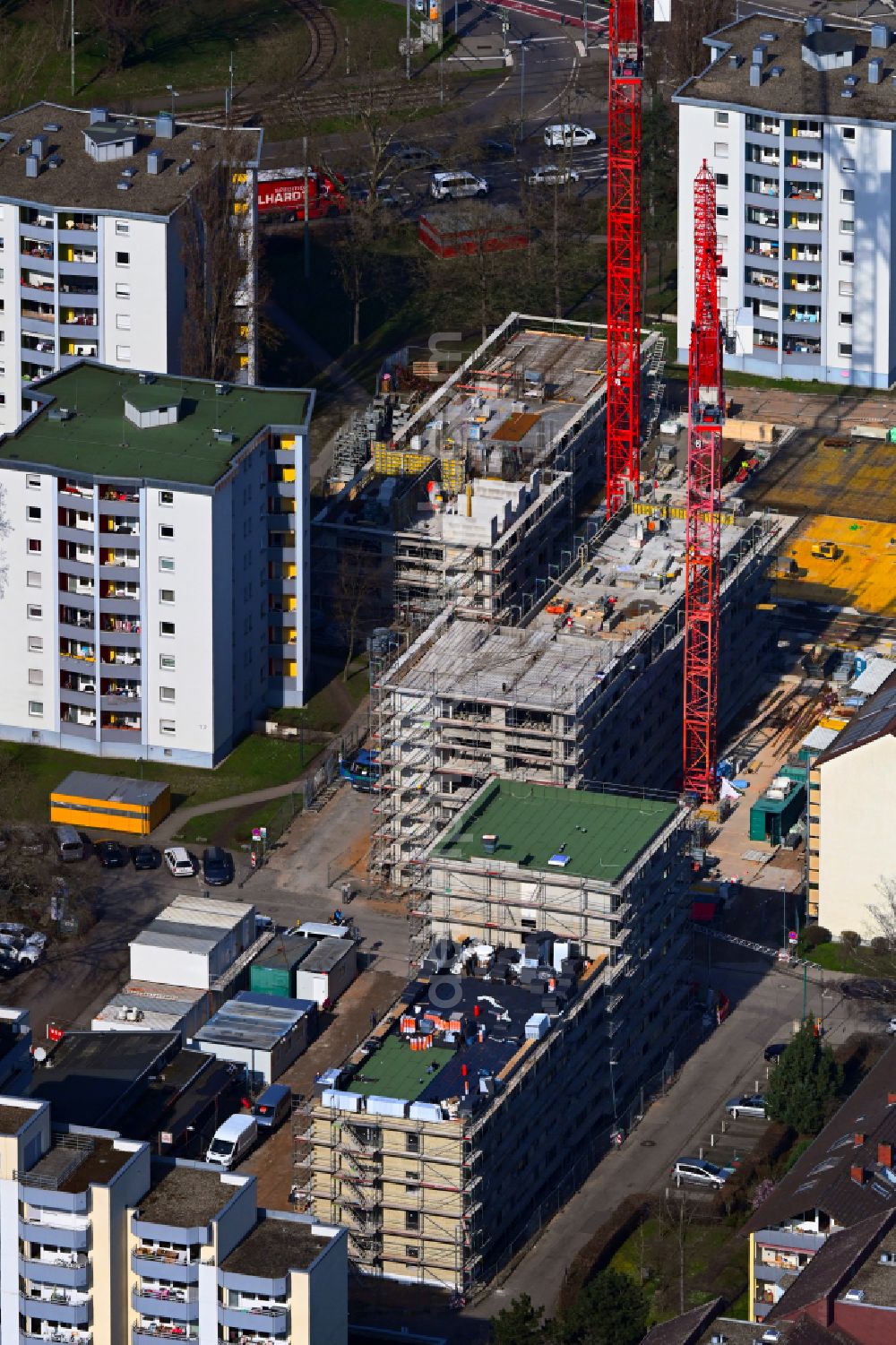 Karlsruhe from the bird's eye view: Construction site to build a new multi-family residential complex in Rintheimer Feld on street Heilbronner Strasse - Hirtenweg - Staudenplatz in the district Rintheim in Karlsruhe in the state Baden-Wuerttemberg, Germany