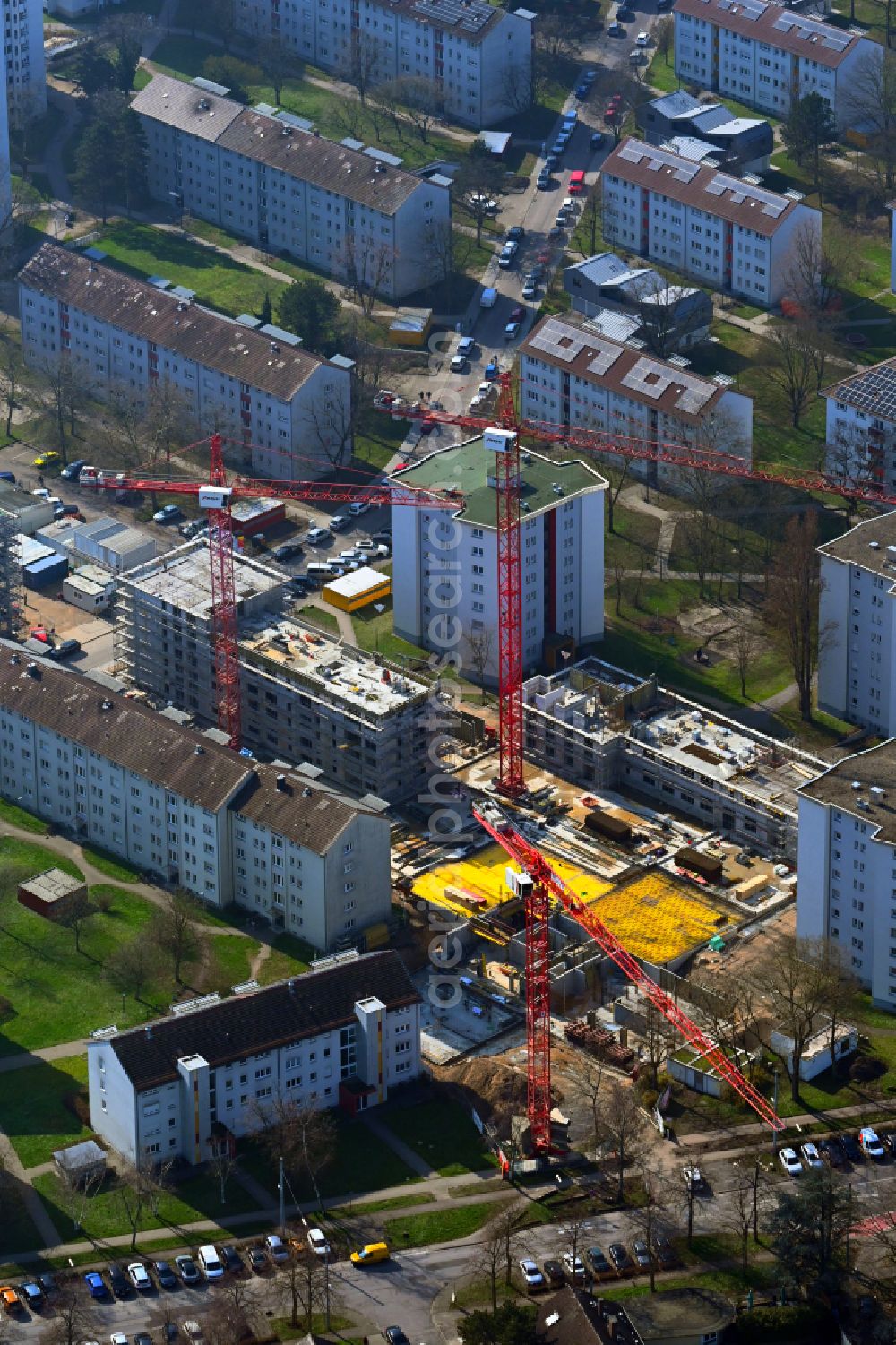 Karlsruhe from the bird's eye view: Construction site to build a new multi-family residential complex in Rintheimer Feld on street Heilbronner Strasse - Hirtenweg - Staudenplatz in the district Rintheim in Karlsruhe in the state Baden-Wuerttemberg, Germany
