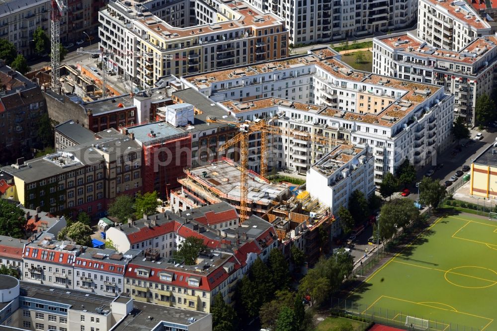Aerial photograph Berlin - Construction site to build a new multi-family residential complex the Schreibfederhoefe on Weserstrasse and Box Seven at Freudenberg- Areal on Boxhagener Strasse in the district Friedrichshain in Berlin, Germany