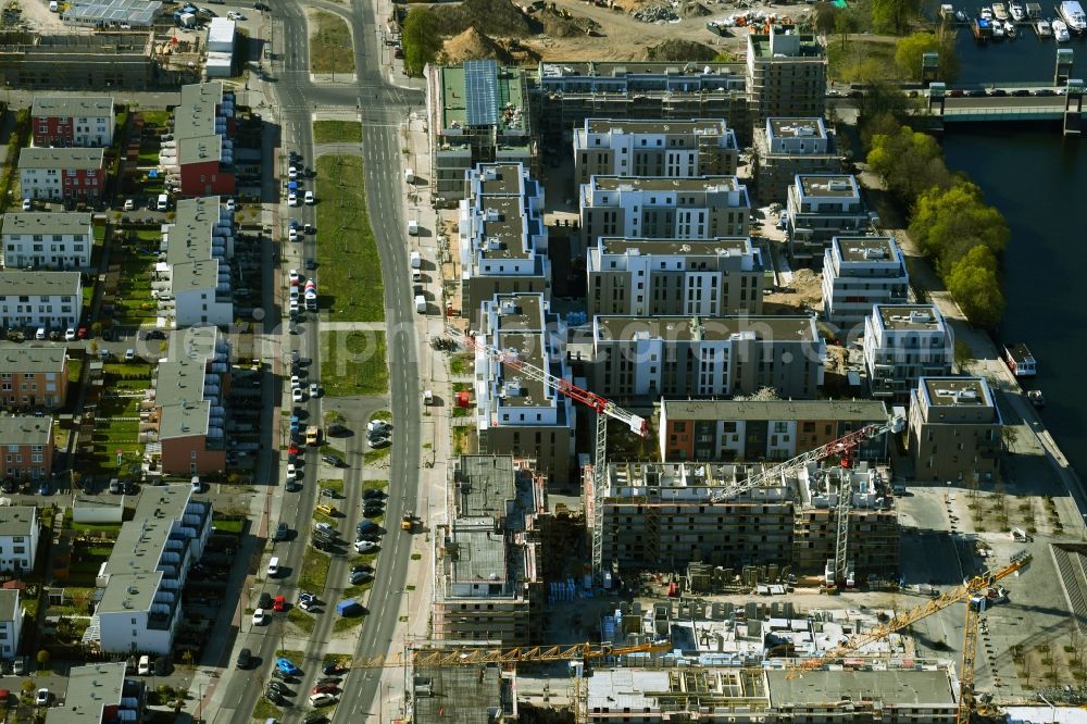 Aerial photograph Berlin - Residential construction site with multi-family housing development - new building Waterkant on Daumstrasse in the district Haselhorst in Berlin, Germany