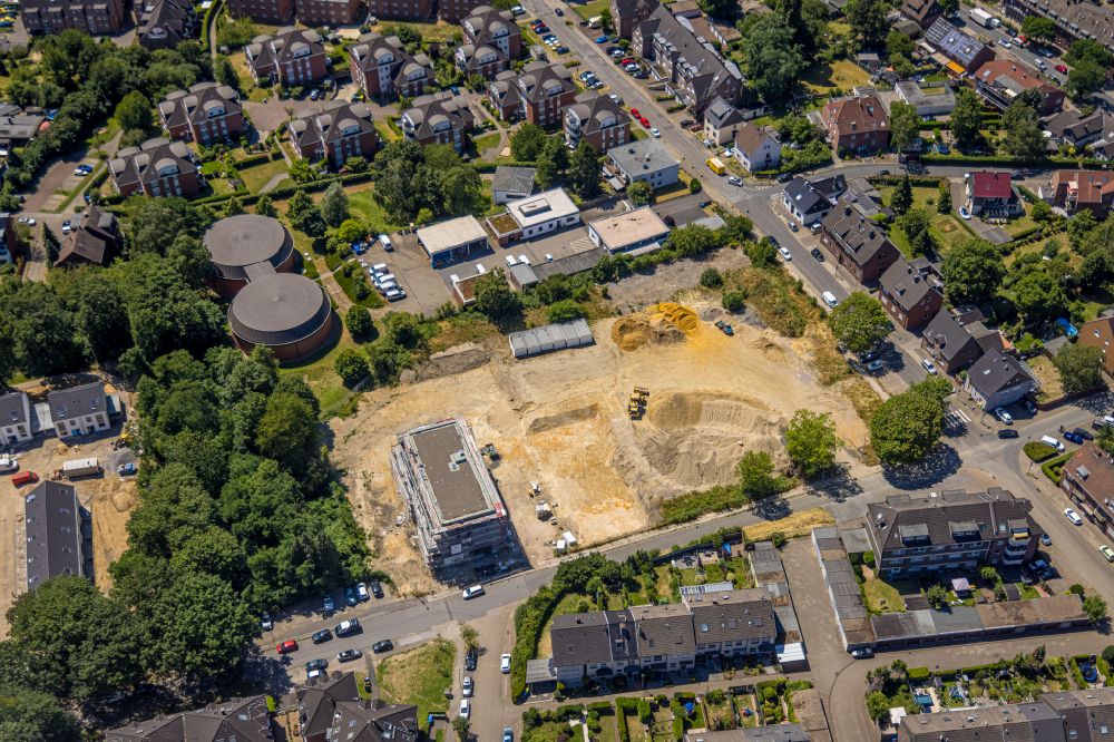 Sterkrade from the bird's eye view: Residential area construction site for the construction of multi-family houses on Dinnendahlstrasse in Oberhausen in the Ruhr area in the state North Rhine-Westphalia, Germany