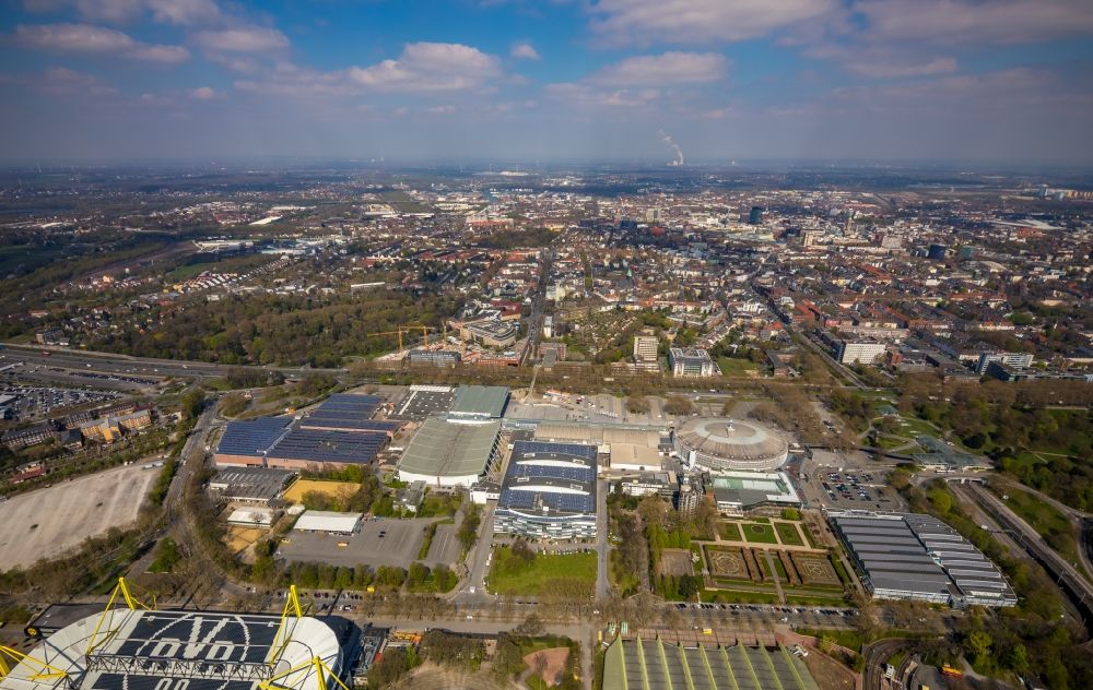 Aerial photograph Dortmund - Demolition and unsealing work on the concrete surfaces of Westfalenhallen Dortmund - Eingang Nord on Rheinlanddamm in Dortmund in the state North Rhine-Westphalia