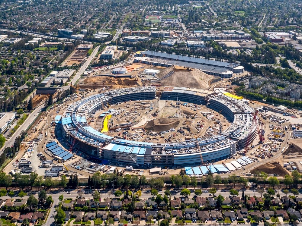 Aerial photograph Cupertino - Construction for the new building of the new Apple Campus Spaceship in Cupertino - Silicon Valley Federal State California in USA