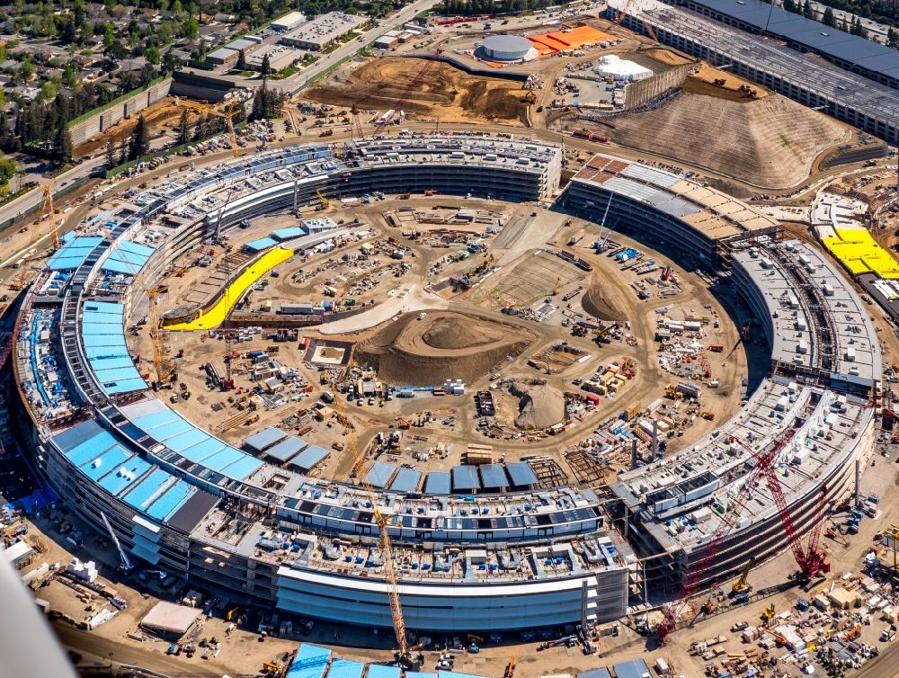 Aerial photograph Cupertino - Construction for the new building of the new Apple Campus Spaceship in Cupertino - Silicon Valley Federal State California in USA