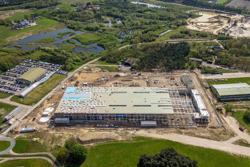 Aerial photograph Weeze - Construction site for the new construction of a production hall for aviation supplier factory for F-35A fuselage center sections at the airport in Weeze in the state of North Rhine-Westphalia, Germany