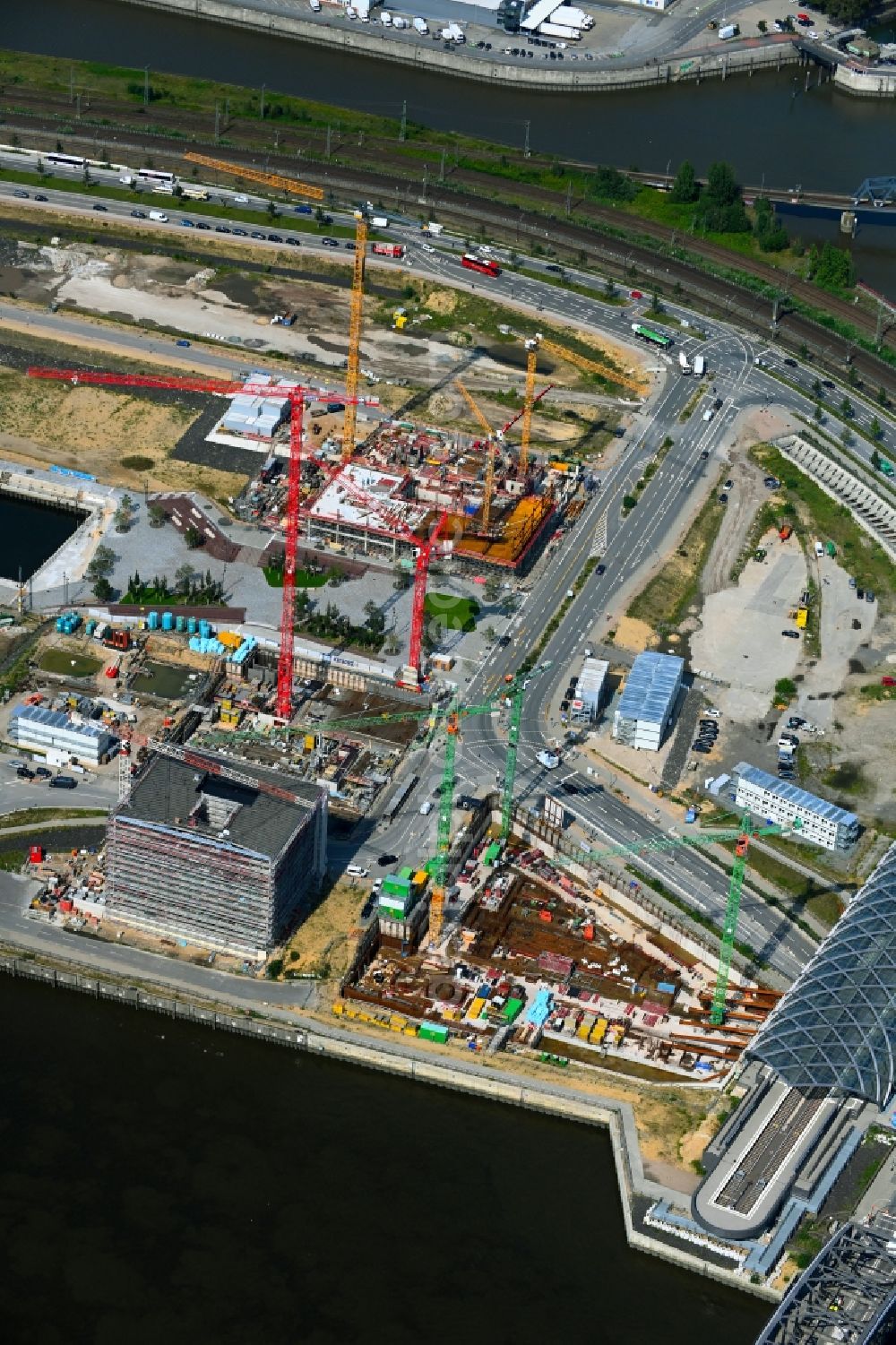 Hamburg from the bird's eye view: Construction site for the new building of an Office building - Ensemble on Zweibrueckenstrasse - Kirchenpauerkai in the district HafenCity in Hamburg, Germany