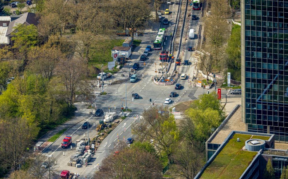 Aerial photograph Wiemelhausen - Construction site for the new construction of a cycle path on the street Koenigsallee in Wiemelhausen in the Ruhr area in the state of North Rhine-Westphalia, Germany