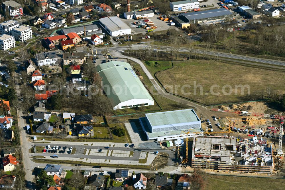 Stahnsdorf from the bird's eye view: New construction site of the school building CAMPUS LINDENHOF-GRUNDSCHULE on street Muehlenstrasse in Stahnsdorf in the state Brandenburg, Germany