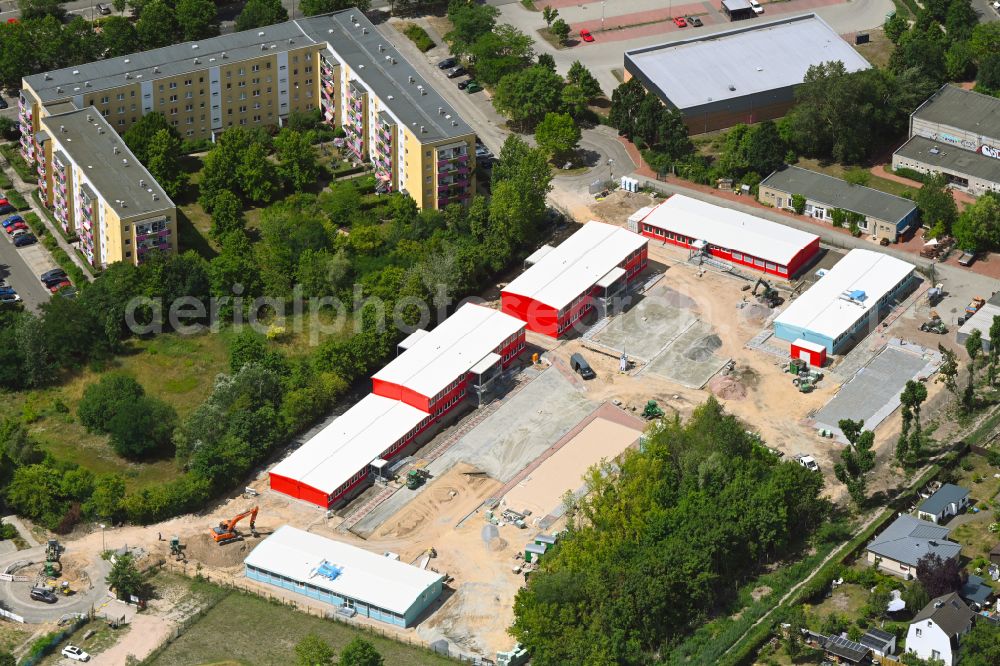Hellersdorf from above - Construction site for the new construction of the school building - school container as a compartment school on Hildestrasse - Louis-Lewin-Strasse in Hellersdorf in the state Brandenburg, Germany