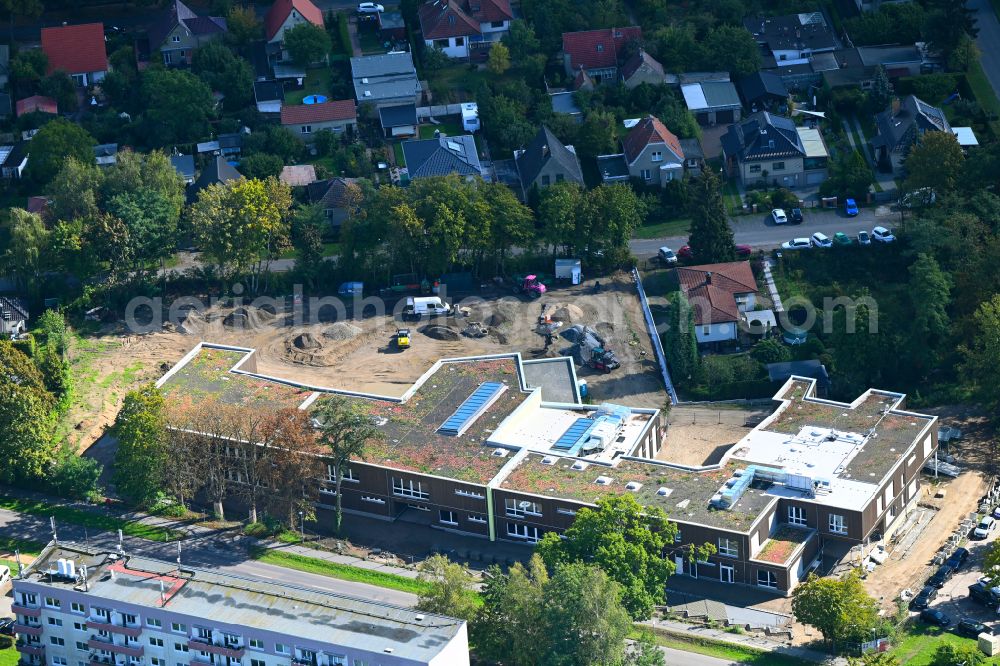Bernau from the bird's eye view: New construction site of the school building Evangelischen Grundschule on street Ladeburger Chaussee in Bernau in the state Brandenburg, Germany