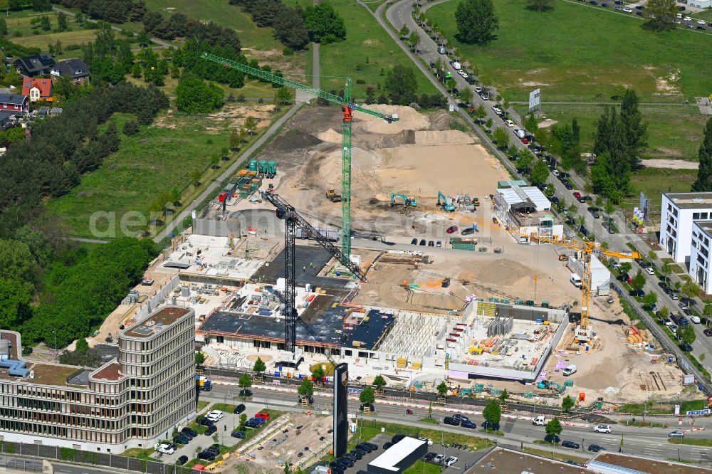Aerial photograph Berlin - New construction site of the school building a community school on street Hermann-Dorner-Allee - Eisenhutweg in Berlin, Germany