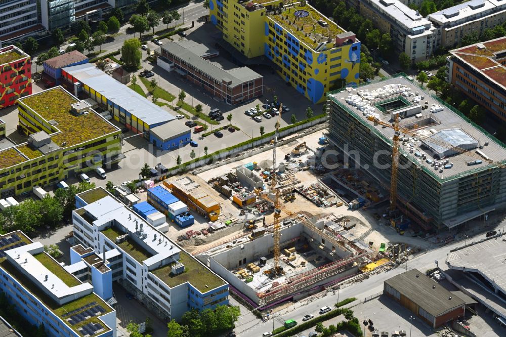 Aerial photograph München - New construction site of the school building on Gmunder Strasse - Aidenbachstrasse in the district Obersendling in Munich in the state Bavaria, Germany