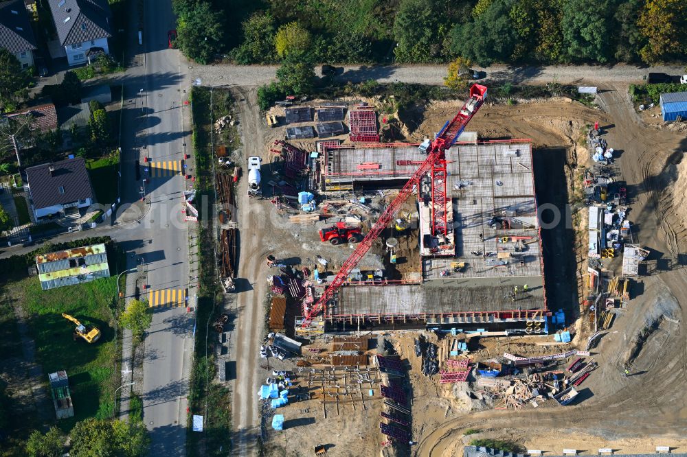 Aerial image Berlin - New construction site of the school building Grundschule on Koppelweg in the district Britz in Berlin, Germany
