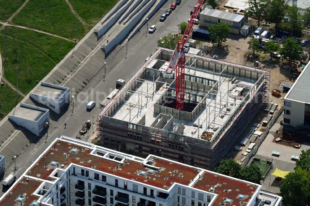 Aerial photograph Berlin - New construction site of the school building 48. Grundschule on street Conrad-Blenkle-Strasse in the district Prenzlauer Berg in Berlin, Germany