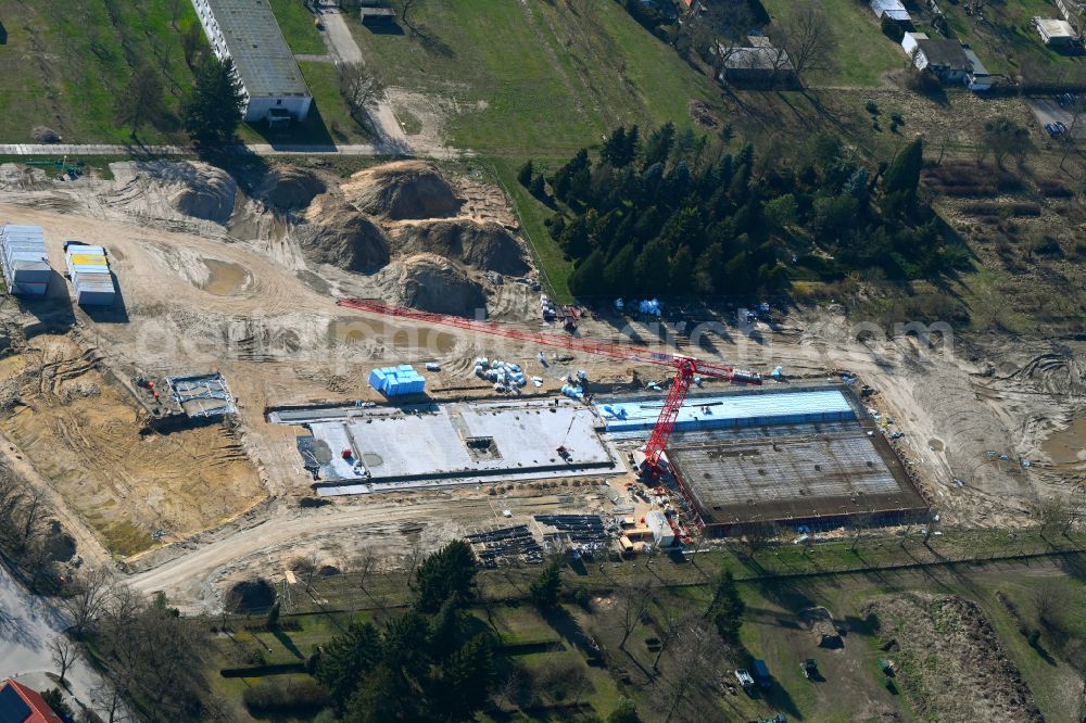 Panketal from the bird's eye view: New construction site of the school building a primary school on street Schoenower Strasse - Elbestrasse in the district Zepernick in Panketal in the state Brandenburg, Germany