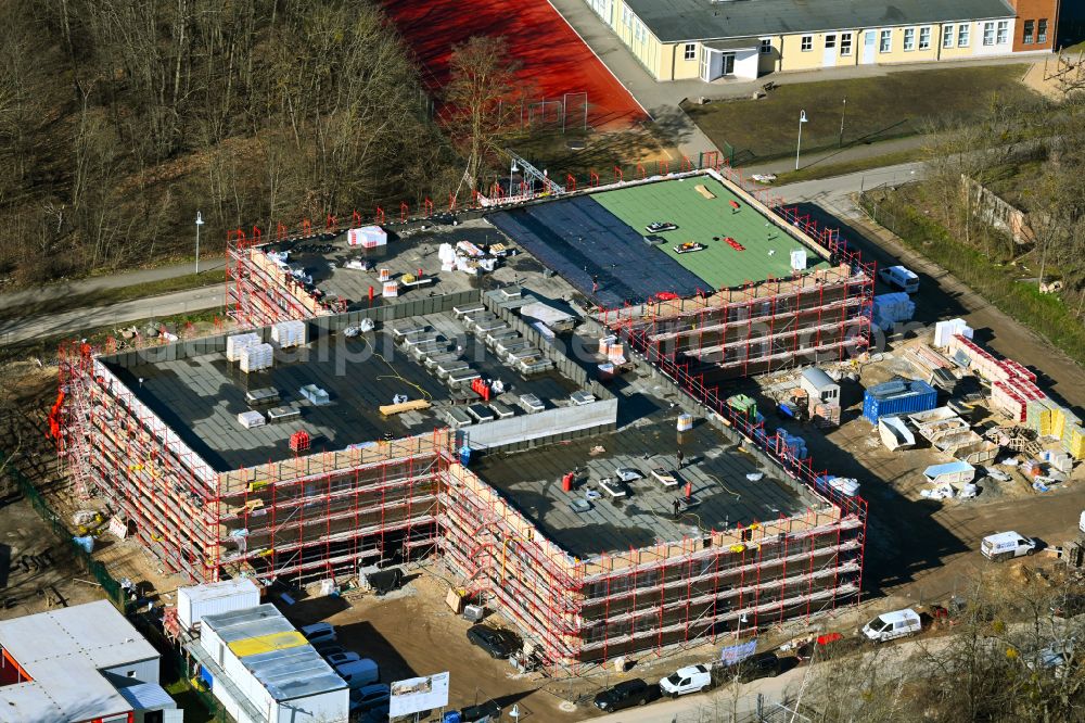 Werneuchen from the bird's eye view: New construction site of the school building Grundschule Im Rosenpark on street Goldregenstrasse in Werneuchen in the state Brandenburg, Germany